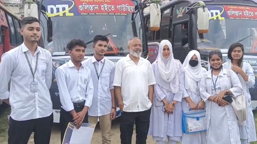রূপগঞ্জে জিয়া মেমোরেবল ফাউন্ডেশনের ফ্রি বাস সার্ভিস পেয়ে খুশি পরিক্ষার্থীরা