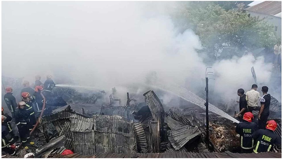 মহাখালীর বস্তিতে আগুন : ৫ ইউনিটের চেষ্টায় নিয়ন্ত্রণে