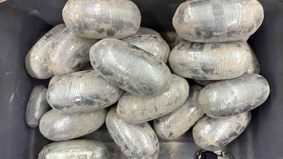 শাহজালালে ফয়েলে মোড়ানো ১৩০ কোটি টাকার কোকেন জব্দ