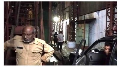 নিরাপত্তারক্ষীদের বেঁধে চিনিকলে ডাকাতি, ট্রাকে করে নিয়ে গেল মালামাল