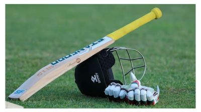 শেষ বলে ছক্কা মেরে বিশ্ব রেকর্ড