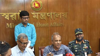 ‘ভিডিও না করে মোবাইল ছুড়ে মেরেও দুর্ঘটনা প্রতিহত করা যায়’