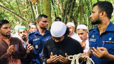 প্যারোলে মুক্তি পেয়ে বাবার জানাজায়