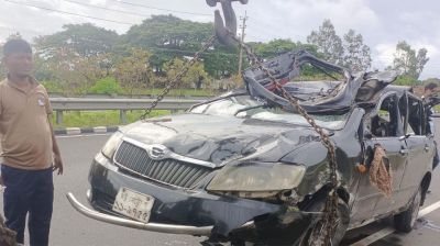 এক্সপ্রেসওয়েতে প্রাইভেটকার উল্টে প্রাণ গেল তিনজনের