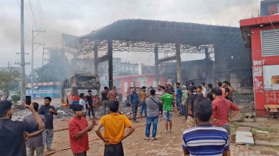 হবিগঞ্জে বাসে গ্যাস নেওয়ার সময় আগুন, পুড়ল ১২ গাড়ি