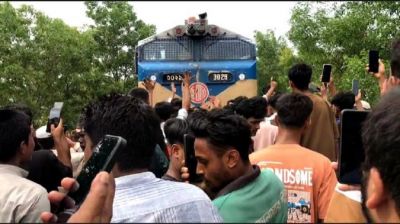 কক্সবাজারে ট্রেনের ধাক্কায় নিহত বেড়ে ৫, ট্র্রেন আটকিয়ে আড়াই ঘন্টা অবরোধ