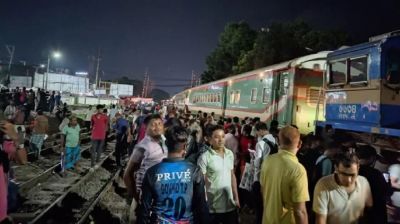 জয়দেবপুরে পদ্মা এক্সপ্রেস লাইনচ্যুত, ঢাকার সঙ্গে উত্তরবঙ্গের রেল যোগাযোগ বন্ধ