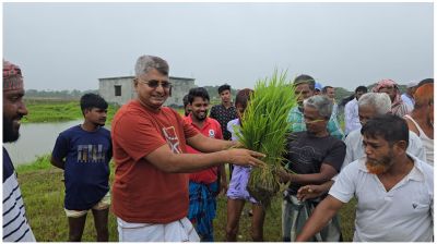 রূপগঞ্জে কৃষকদের মাঝে ধানের চারা বিতরণ