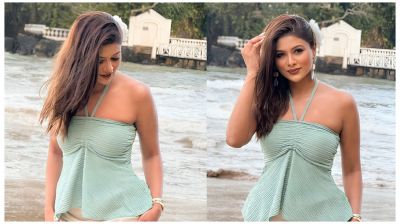 সাগরপাড়ে মুগ্ধতা ছড়াচ্ছেন টয়া