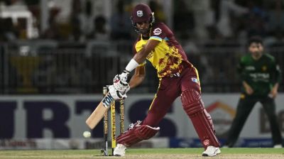 রিটায়ার্ড আউট হয়ে ইতিহাসে রোস্টন চেজ