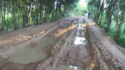 সংস্কারের অভাবে সড়কের বেহাল দশা
