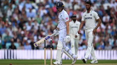 ওভাল টেস্ট : রোমাঞ্চ বাকি রেখেই দিন শেষ করল ইংল্যান্ড