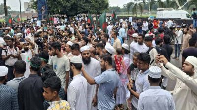 জুলাই ঘোষণাপত্র : মানিক মিয়ায় মানুষের ঢল