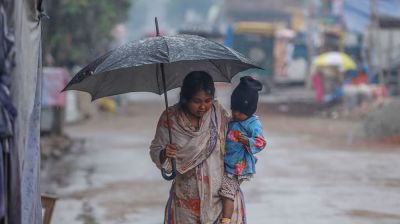 ভোর থেকেই রাজধানীতে গুঁড়িগুঁড়ি বৃষ্টি, নামবে দিনভর