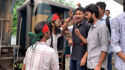 কোচ পছন্দ না হওয়ায় রেলপথে বিক্ষোভ, এক ঘণ্টা পর ছাড়ল জুলাই বিশেষ ট্রেন