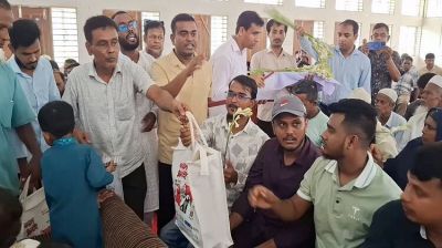 জুলাইযোদ্ধাদের ফুল দেওয়া হলো পিয়ন দিয়ে