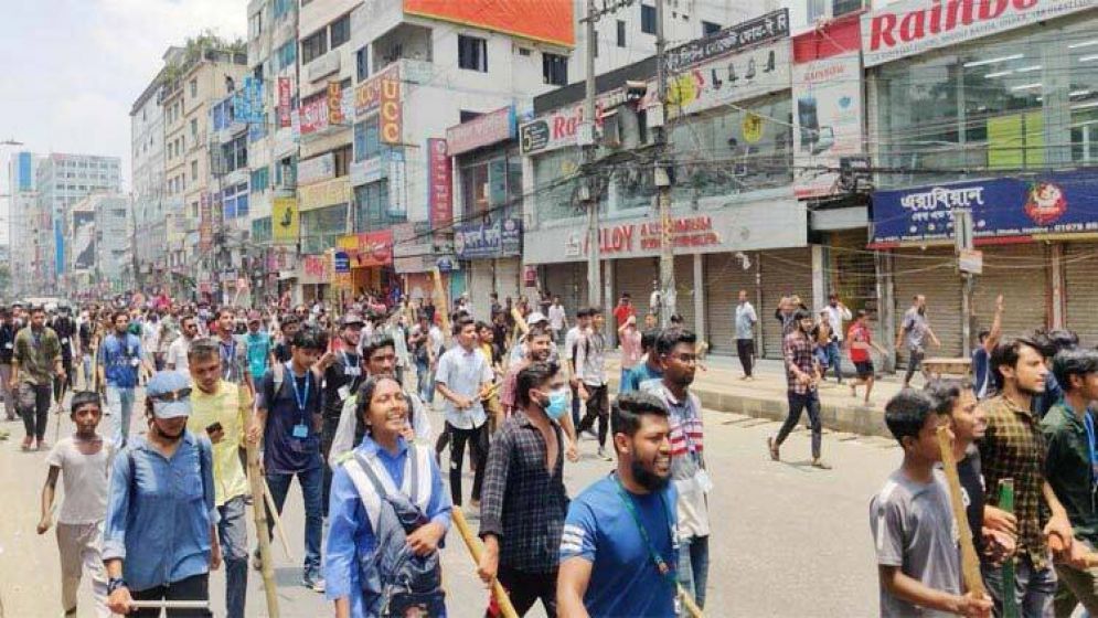 জুলাই গণঅভ্যুত্থান : প্রত্যাশা-প্রাপ্তি নিয়ে দ্বিধায় সাধারণ মানুষ