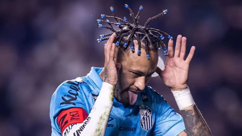 নতুন চুলের সাজে জোড়া গোল নেইমারের