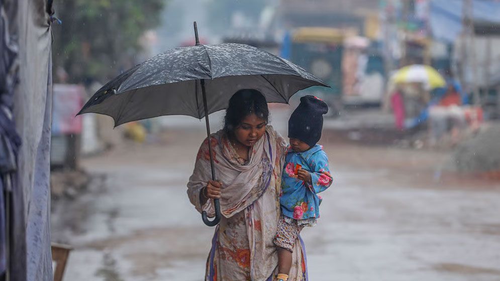 ভোর থেকেই রাজধানীতে গুঁড়িগুঁড়ি বৃষ্টি, নামবে দিনভর