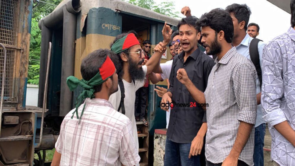 কোচ পছন্দ না হওয়ায় রেলপথে বিক্ষোভ, এক ঘণ্টা পর ছাড়ল জুলাই বিশেষ ট্রেন