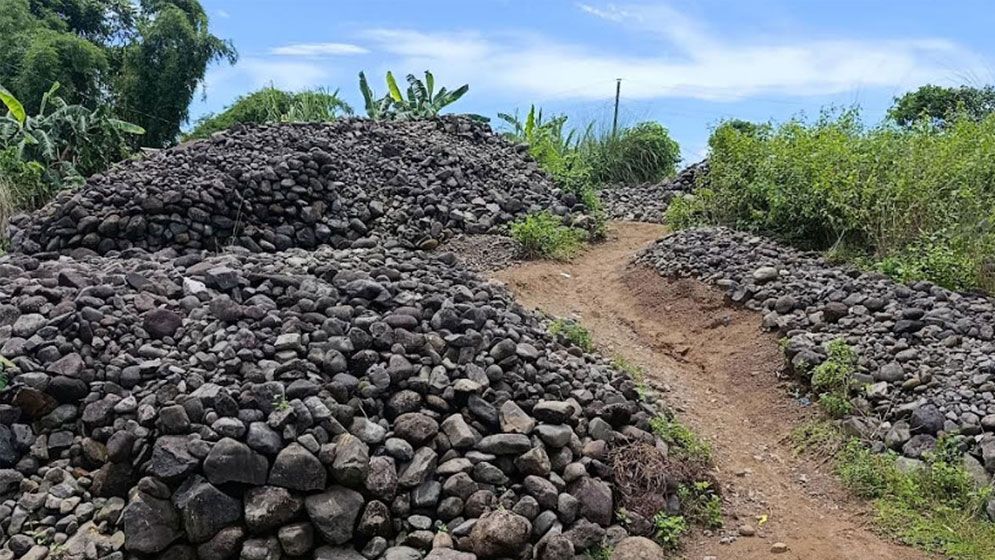 সিলেটে উৎমাছড়া পর্যটনকেন্দ্র থেকে ২ লাখ ঘনফুট পাথর উদ্ধার