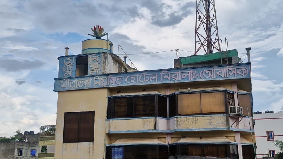 নরসিংদীতে কর্মচারীকে খুঁচিয়ে খুঁচিয়ে রক্তাক্ত