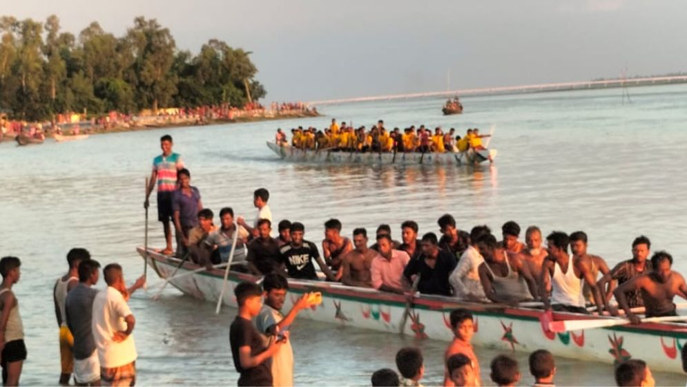 তিস্তায় নৌকা বাইচ প্রতিযোগিতার উদ্বোধন