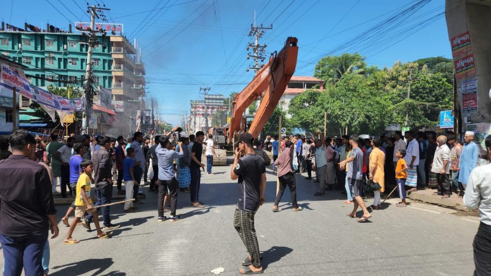 বাঁকখালী নদীর তীর অবৈধ উচ্ছেদ পঞ্চম দিনেও হলো না