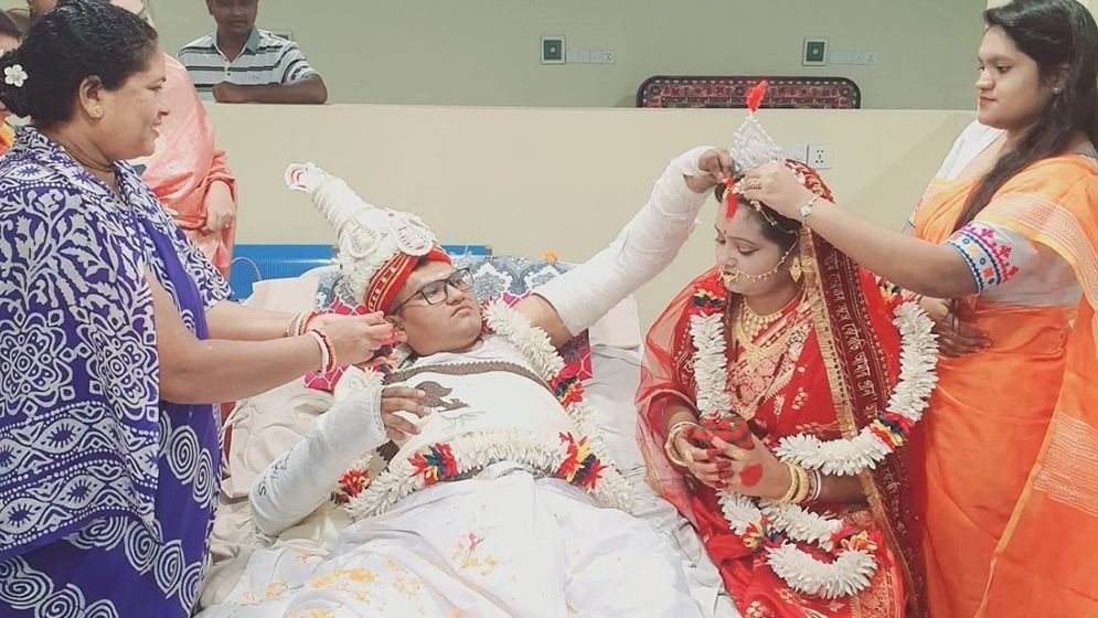 হাসপাতালের বিছানায় বিয়ে, খুশি উভয় পরিবার