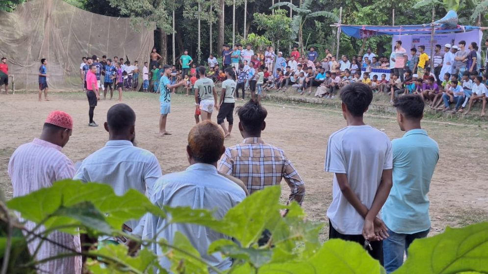 কিশোরগঞ্জে মিনি ফুটবল টুর্নামেন্টে চ্যাম্পিয়ন নোয়াপাড়া