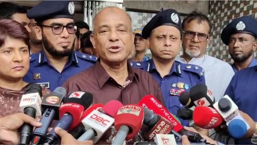 পুলিশ ক্যাম্পে হামলা করা ডাকাতরা দেশ ছেড়ে পালিয়ে গেছে: স্বরাষ্ট্র উপদেষ্টা