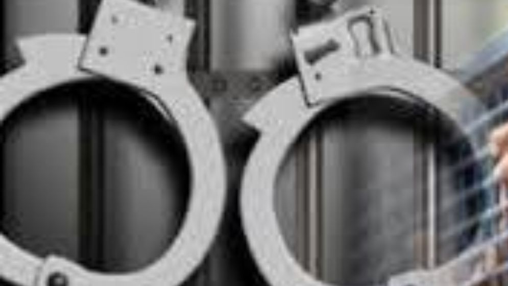 রাজধানীতে অস্ত্র ও গুলিসহ গ্রেপ্তার ৪