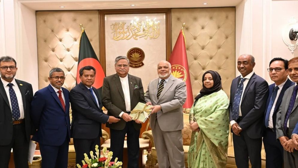 জুডিশিয়াল সার্ভিস কমিশনের বার্ষিক প্রতিবেদন হস্তান্তর