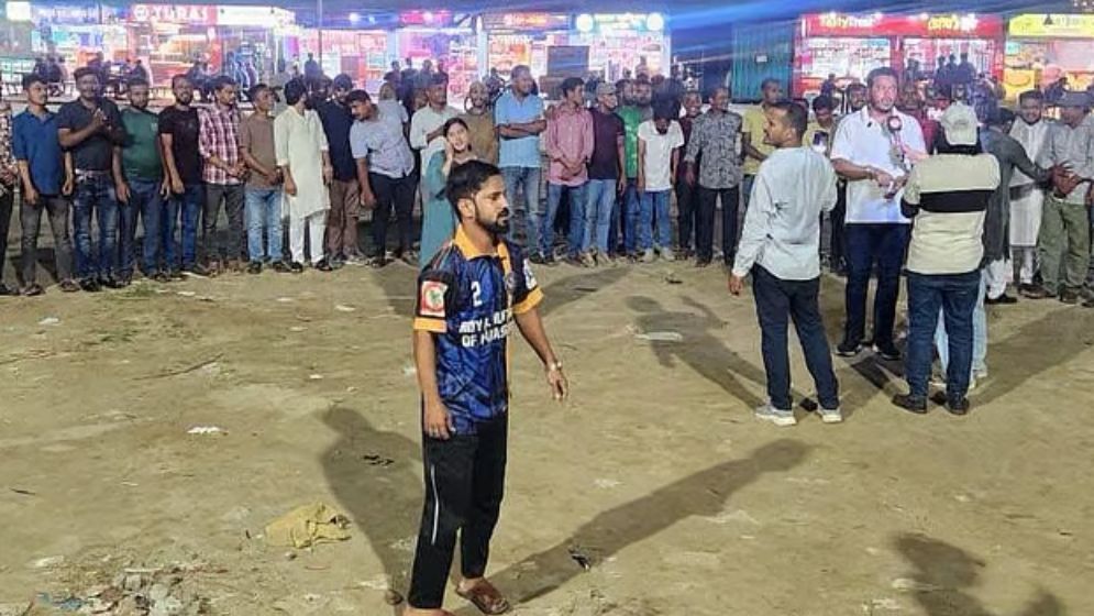 ডাকসু নির্বাচনে কারচুপির অভিযোগ, চট্টগ্রামে বিক্ষোভ