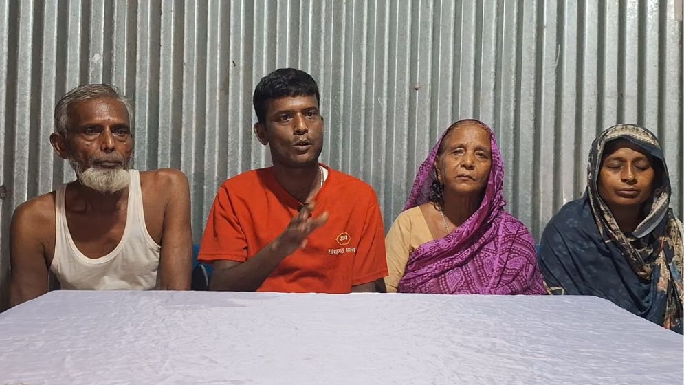 আওয়ামী লীগ নেতার নেতৃত্বে যুবদল নেতার বাড়িঘরে ভাঙচুর আগুন