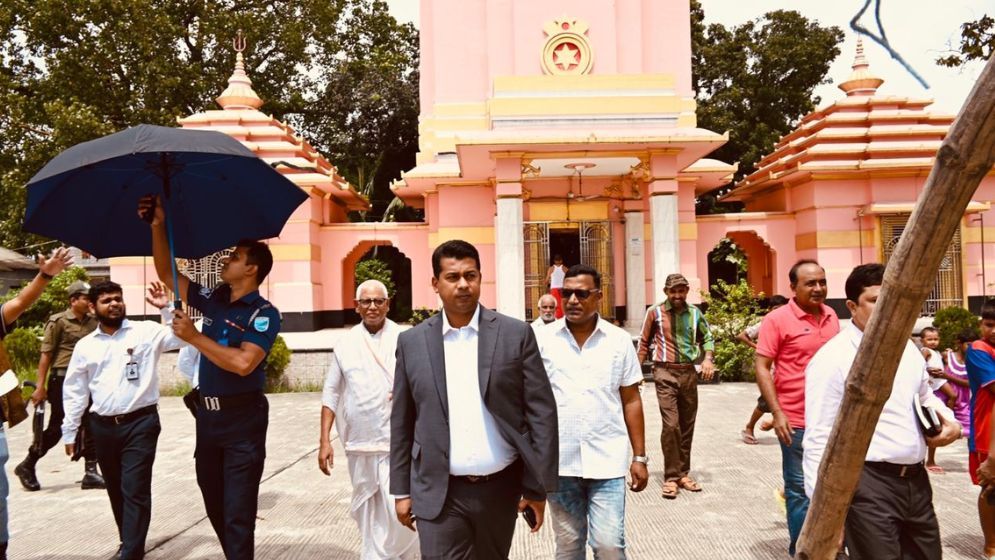 পূজায় শান্তি-শৃঙ্খলা নিশ্চিতে মাঠে নারায়ণগঞ্জ ডিসি