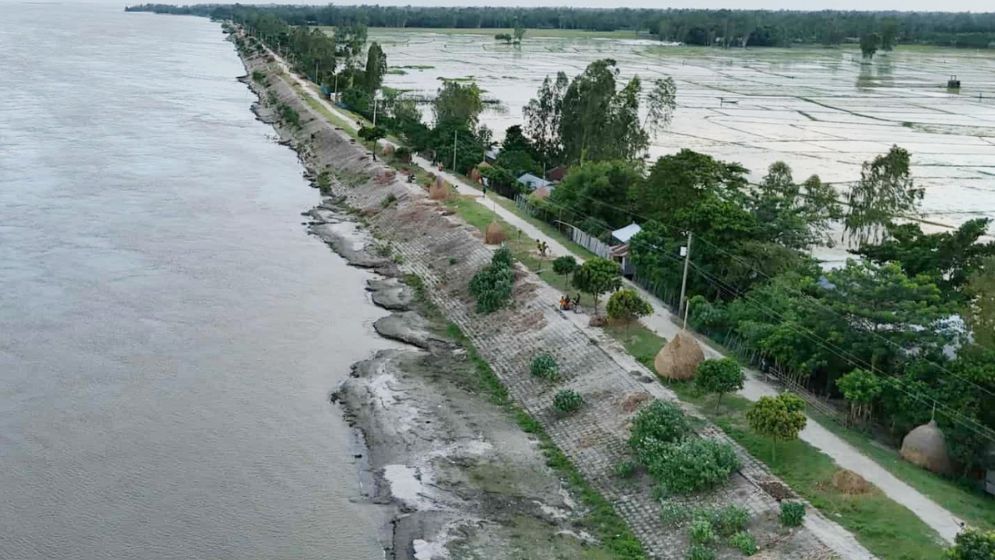 চিলমারীতে টি-বাঁধ ও ডানতীর রক্ষা প্রকল্প ভাঙ্গনের মুখে