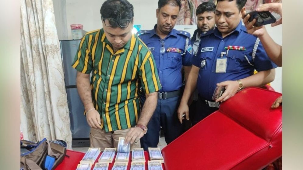 বিউটি পার্লার থেকে জাল টাকা ও পিস্তল উদ্ধার