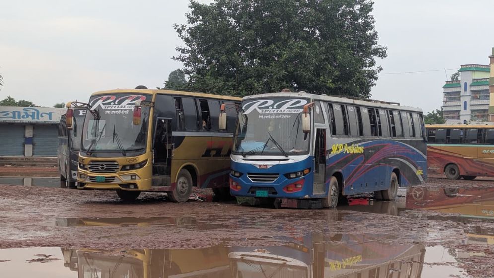 নাটোর থেকে ঢাকা ও চট্রগ্রাম রুটে বাস চলাচল বন্ধ