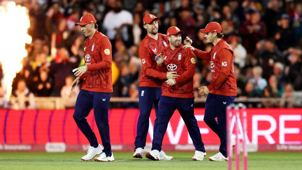 রেকর্ডবন্যায় ইংল্যান্ডের সবচেয়ে বড় টি-টোয়েন্টি জয়