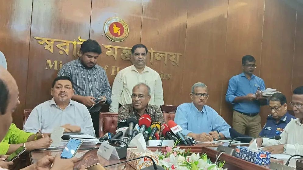 দুর্গাপূজায় সন্ধ্যা ৭টার আগেই প্রতিমা বিসর্জনের নির্দেশ