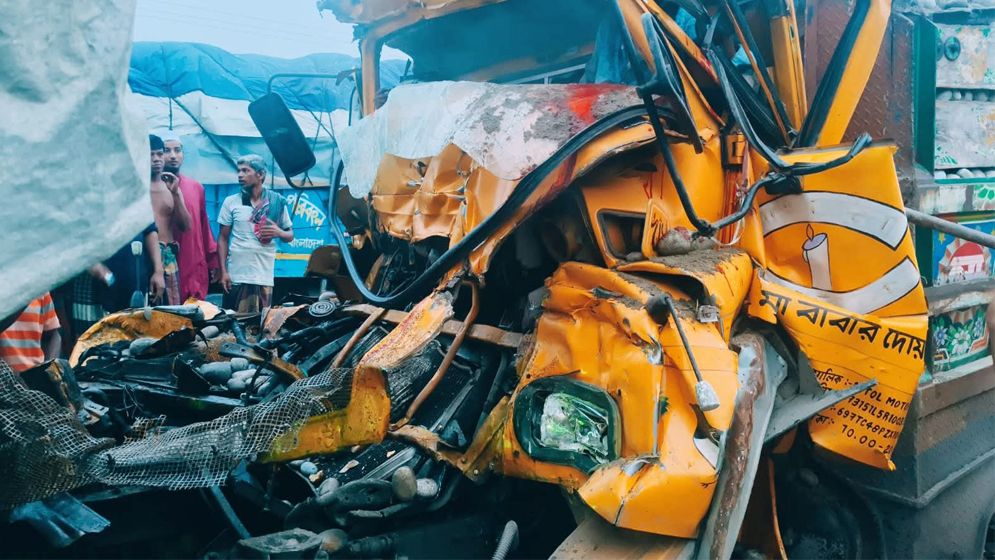 বগুড়ায় ট্রাকের ধাক্কায় চালক ও হেলপার নিহত