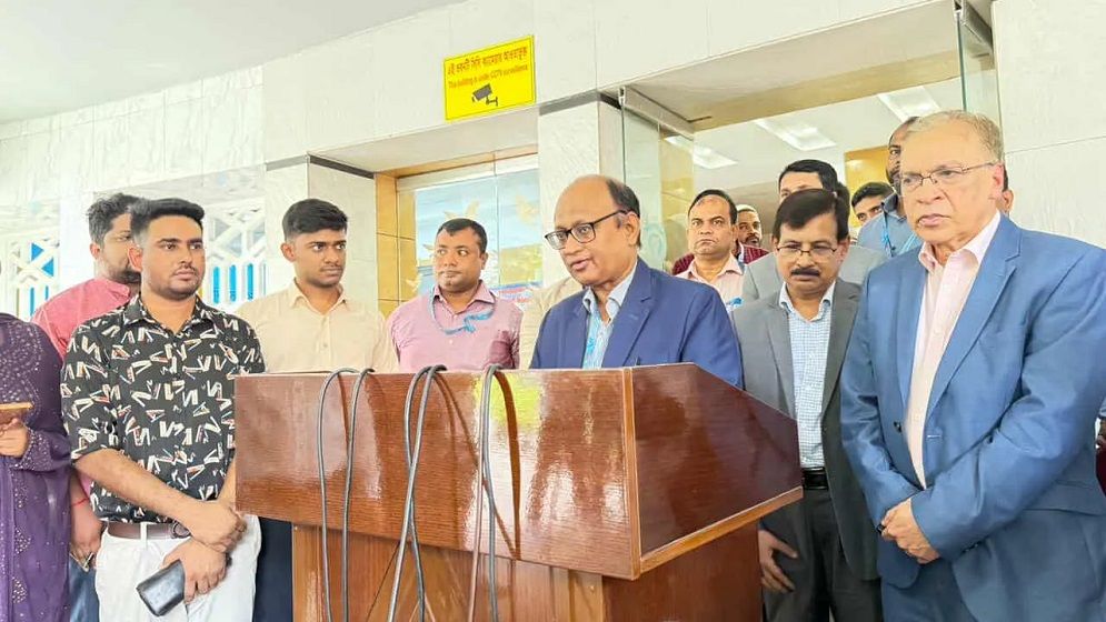 দুর্নীতি প্রতিরোধে পাঁচ বছরের সমঝোতা স্মারকে দুদক-টিআইবি একত্রে