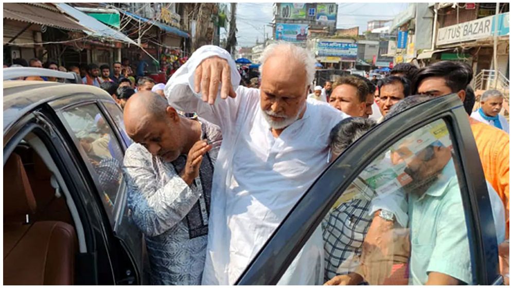 মঞ্চে চেয়ার থেকে ঢলে পড়লেন কাদের সিদ্দিকী