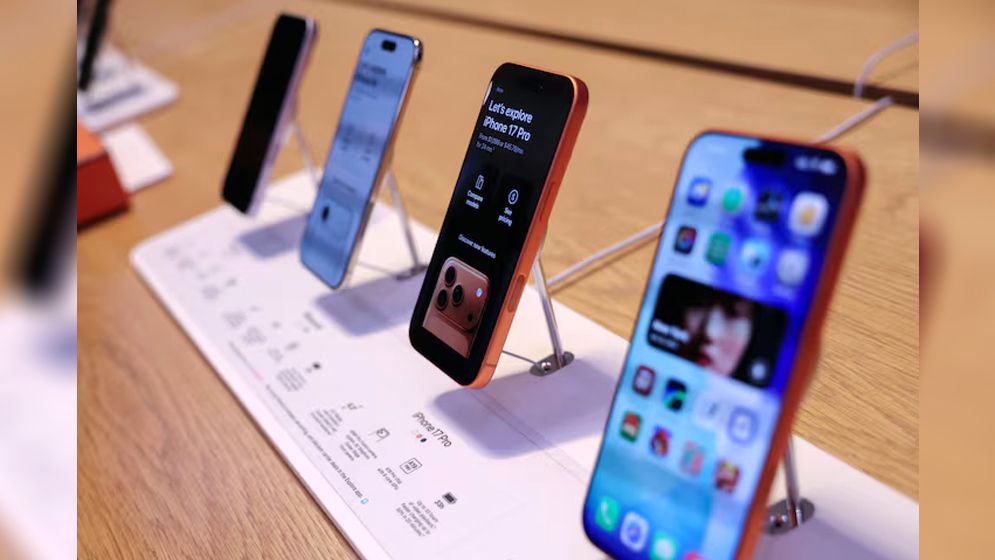 ব্যাপক সাড়া ফেলেছে আইফোন ১৭, উৎপাদন বাড়াচ্ছে অ্যাপল