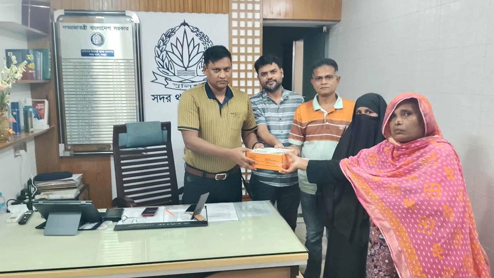 বগুড়ায় খুন হওয়া শাকিলের পরিবারে পাশে দাঁড়ালেন পুলিশ সুপার