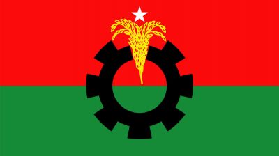 এক আসনে বাবা, অন্য আসনে ছেলে-মেয়ে বা স্ত্রী!