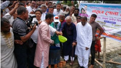 করতোয়া নদীতে পোনা মাছ অবমুক্ত