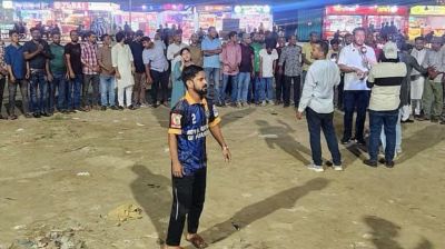 ডাকসু নির্বাচনে কারচুপির অভিযোগ, চট্টগ্রামে বিক্ষোভ