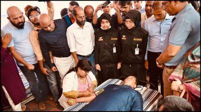 রক্তদান করলেন জেলা প্রশাসক জাহিদুল ইসলাম